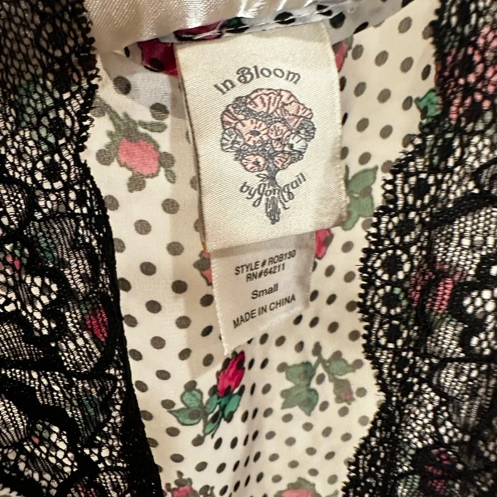 In Bloom Floral and Polka Dot Kimono Robe-no tag but never was used - Picture 4 of 5